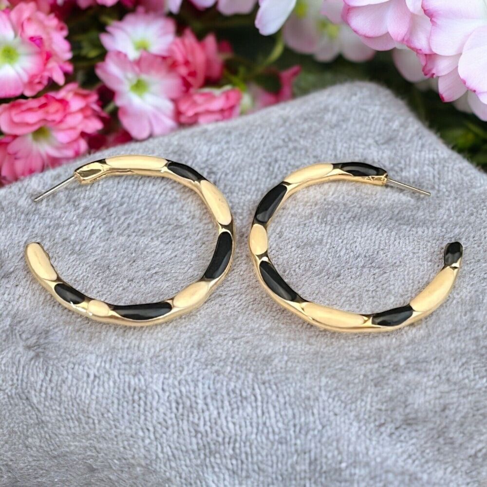 Vintage 1980s Earrings Gold Tone Hoop Black & Cream Enamel Pierced 3H